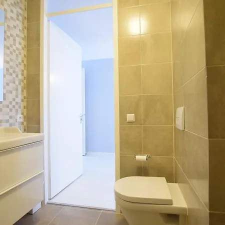 Great New With Everything Needed! Apartman